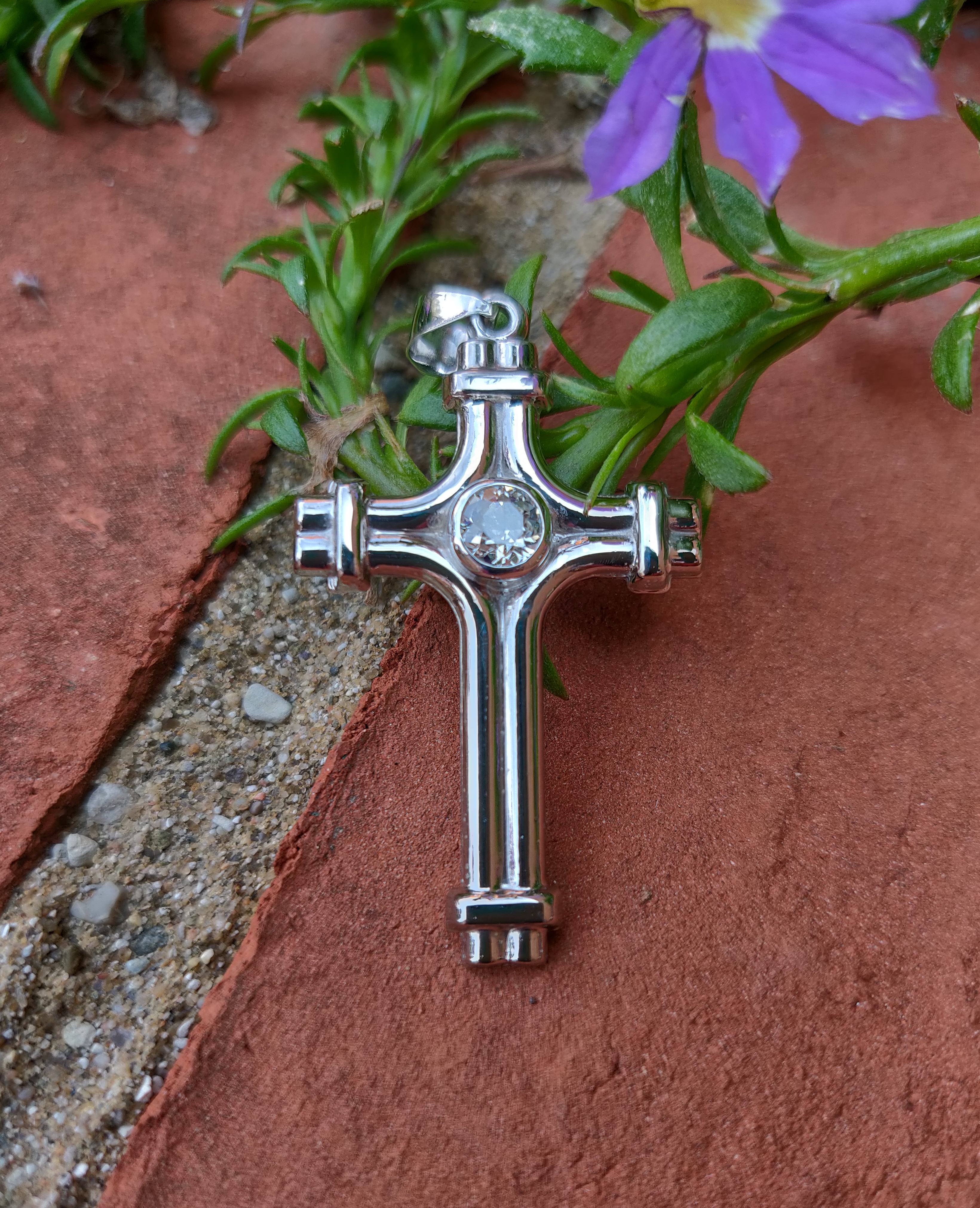 Custom cross created with family diamond - Custom by Litwins